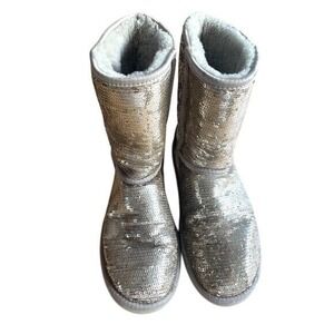 $190 *RARE* UGG Australia Platinum Sequin Short Boots Women's Sz 9 Bling Sparkly